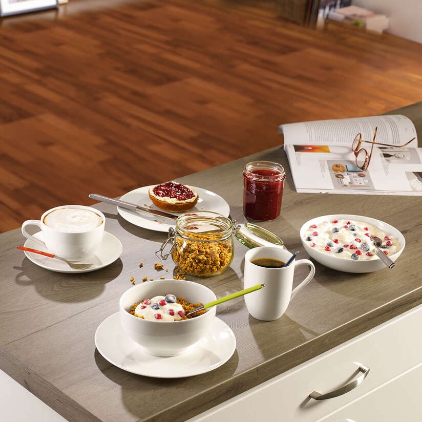 504557