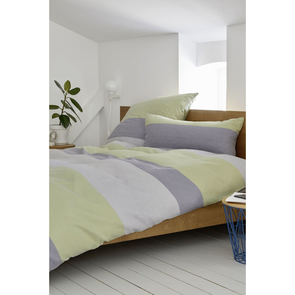408762