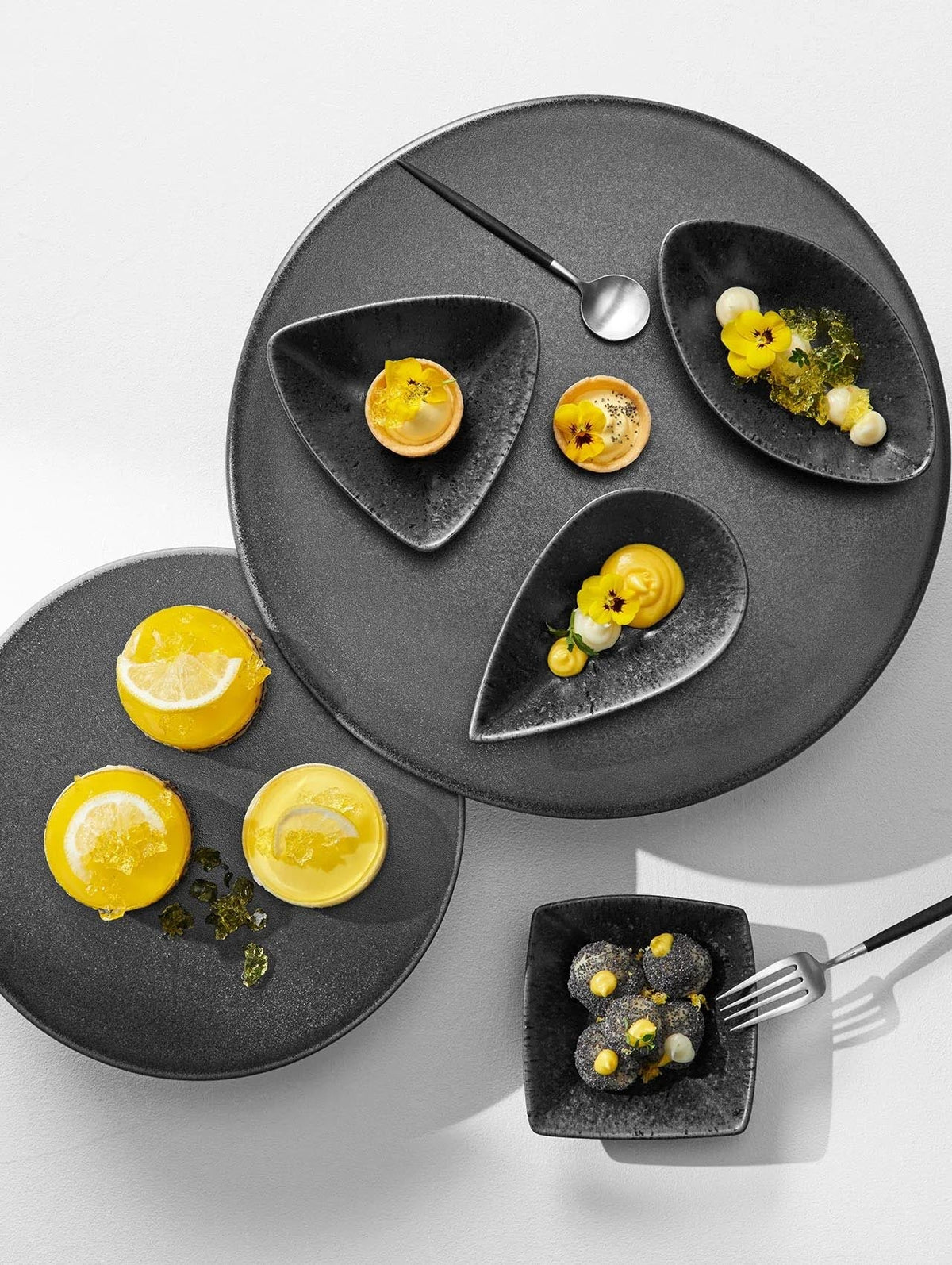 VI Grande-Nero-Tortenplatten-Schaelchen-topview-1512x_bae10244-2e0e-4f5e-8c86-7c842b21c867.jpg