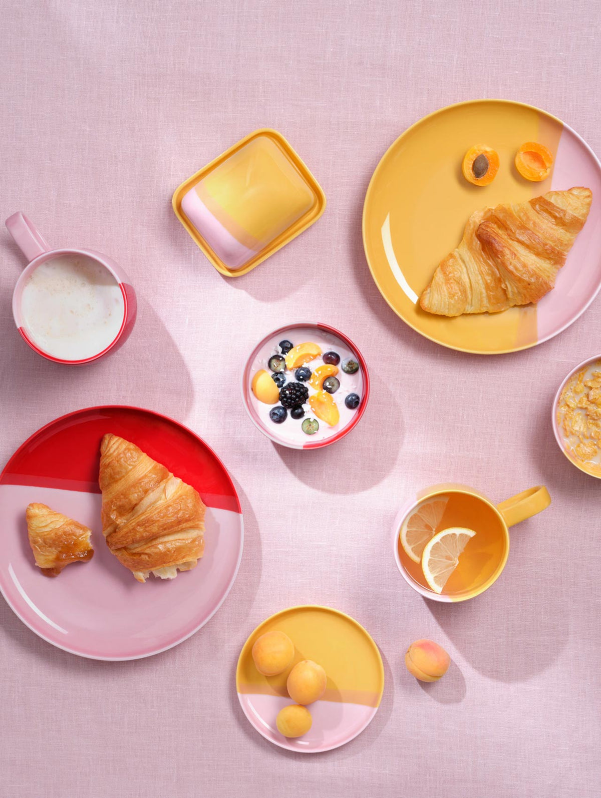 VI Joy-strawberry-passionfruit-smoothie-Fruehstueck-topview_a8aec147-f901-4f96-8ec2-5246d35a0947.jpg