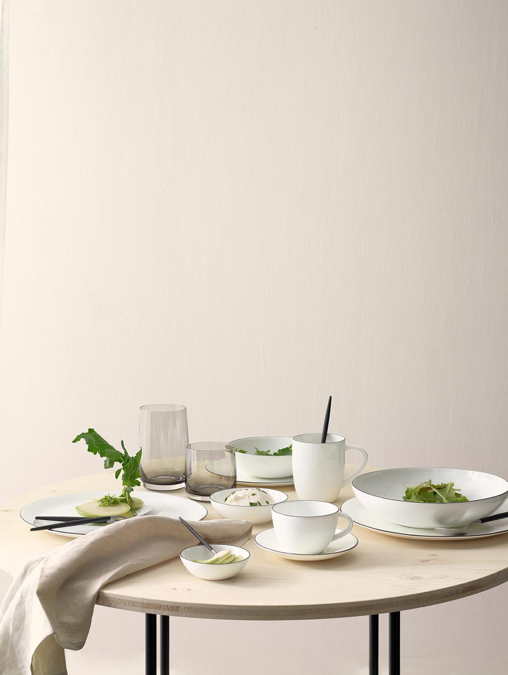 VI atable-lignenoire-esstisch1_c3507037-7443-4d8a-a1ec-930069c6f664.jpg