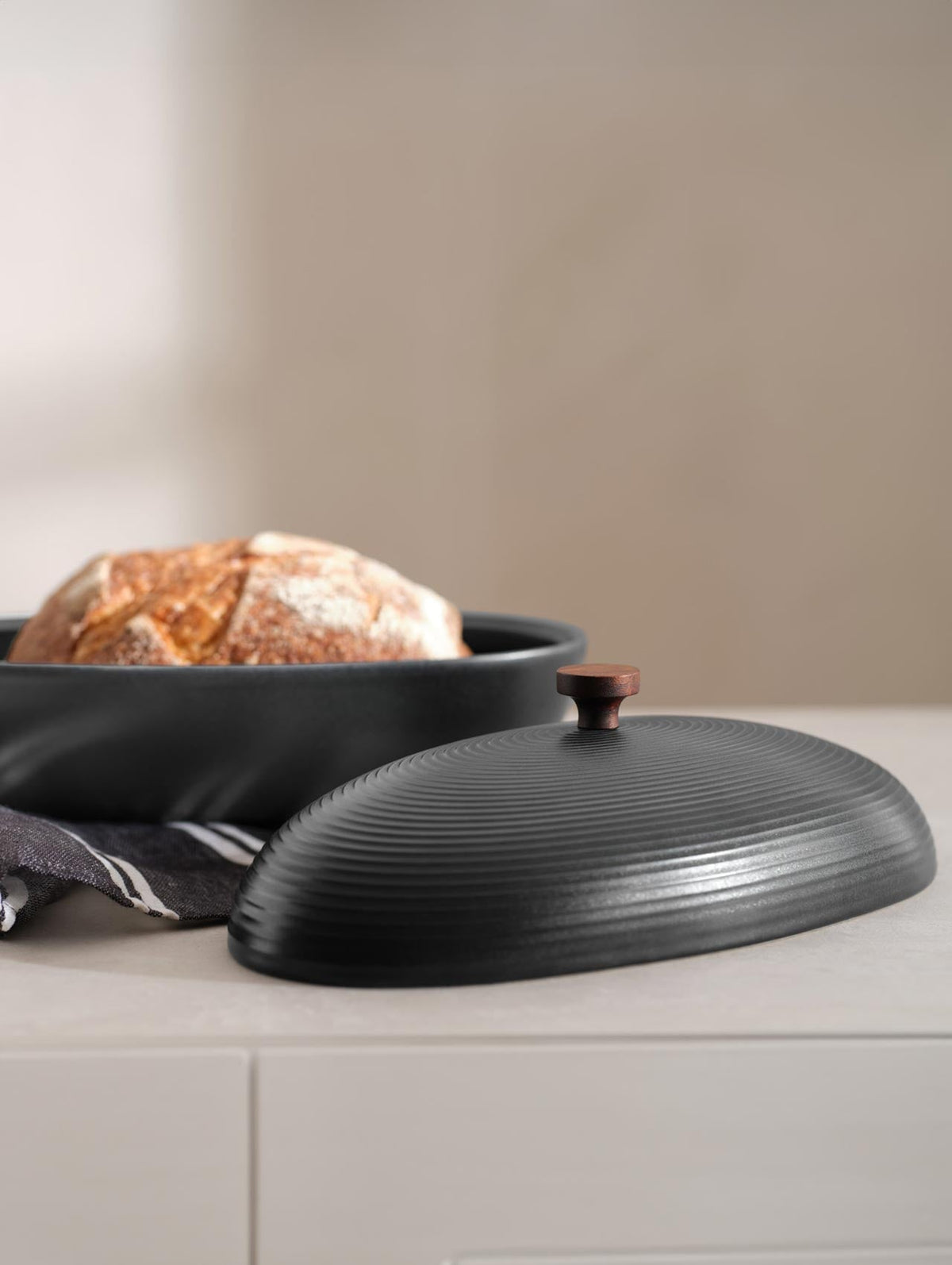 VI kitchenart-brottopf-black_461202e0-556c-40b0-87be-873c83a73def.jpg